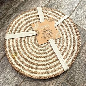 Novo jute kitchen placemats Spiral Tan Cream Set of 4 NWT 15” Round Boho Chic